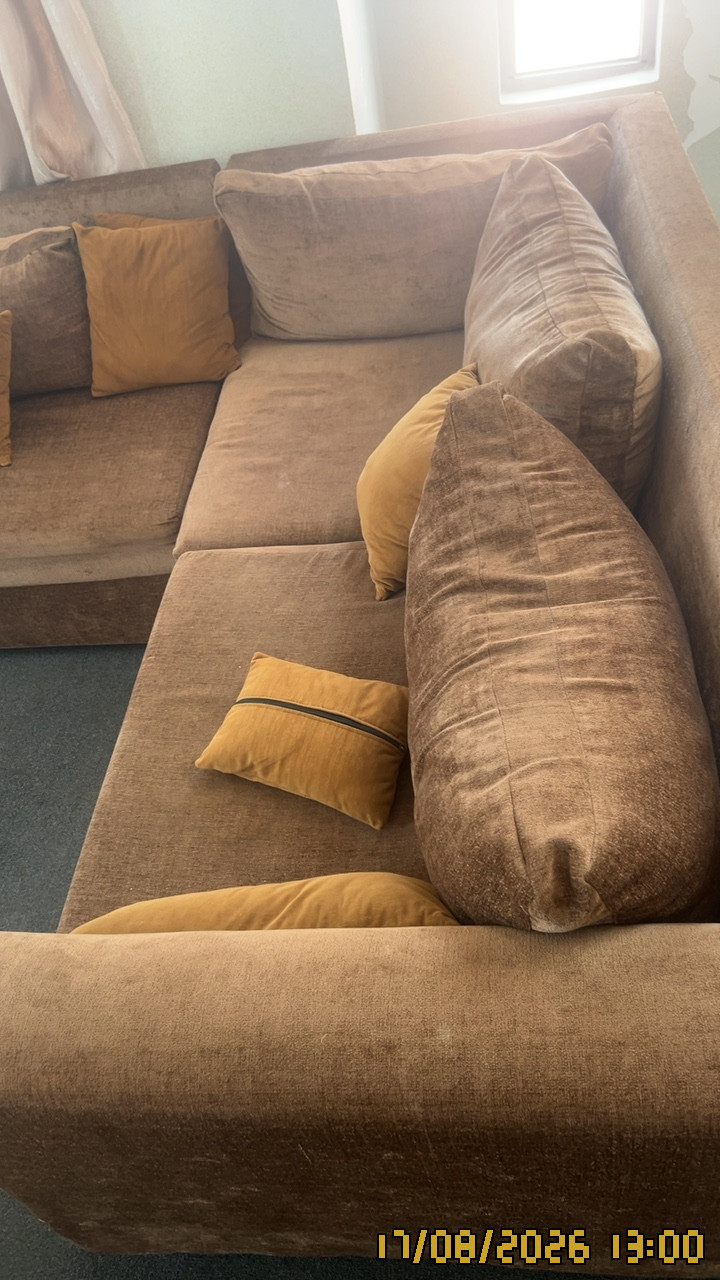Photo 2 of 4: Sofa