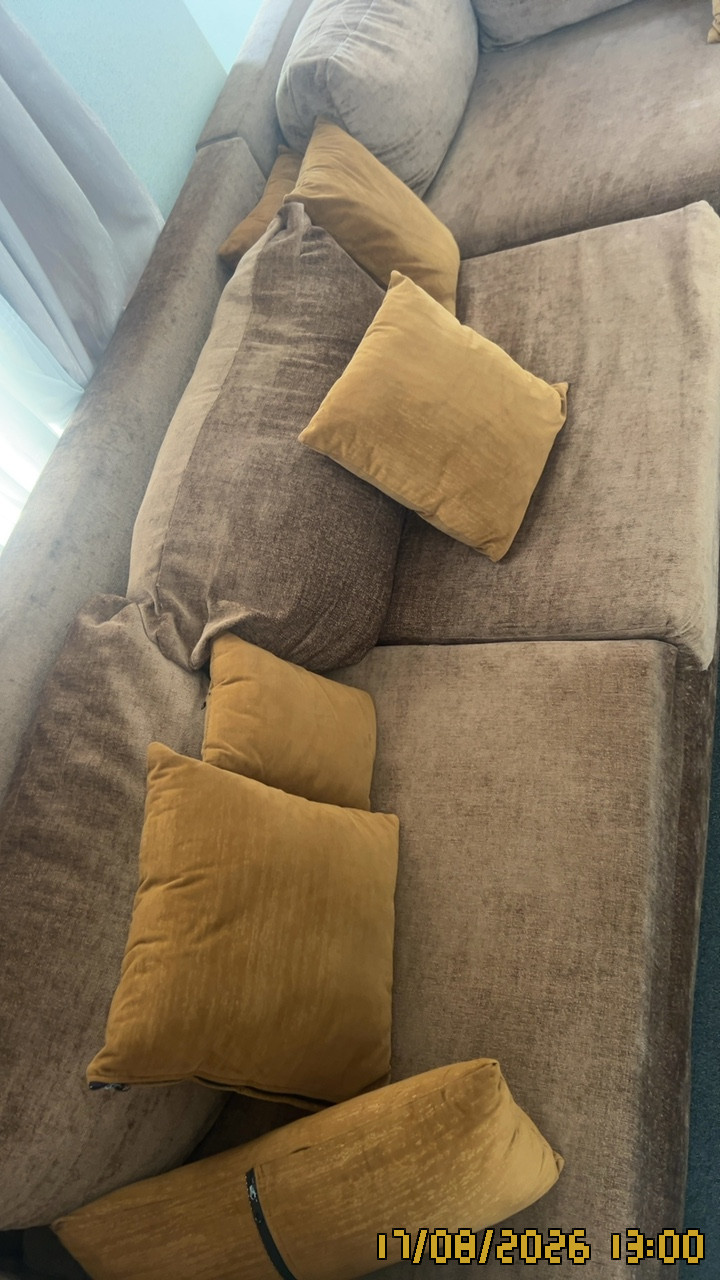 Photo 3 of 4: Sofa