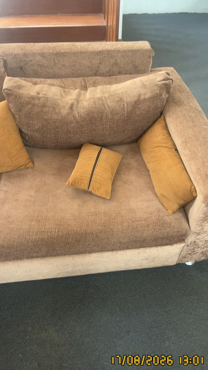 Photo 4 of 4: Sofa