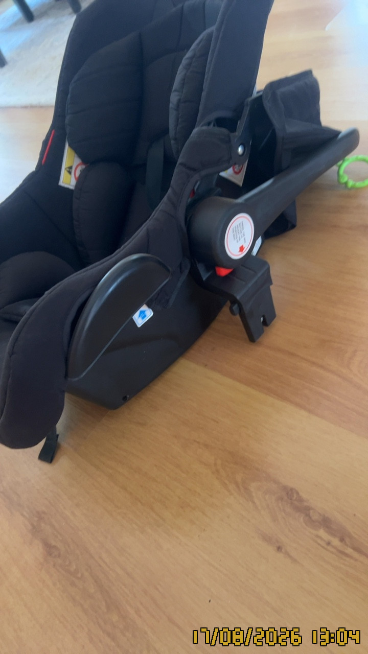 Photo 3 of 4: Car seat